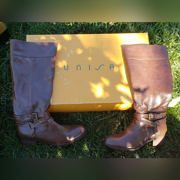 Boots - Picture 2 of 6